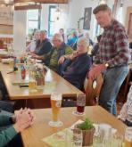 Reinhard Roth dankt der Radleitung