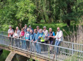 Fottosession einer Gruppe auf der Schwarzbachbrücke
